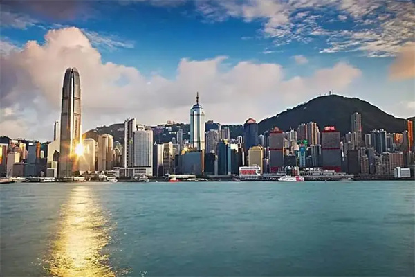 香港專才移民需要在香港工作嗎？